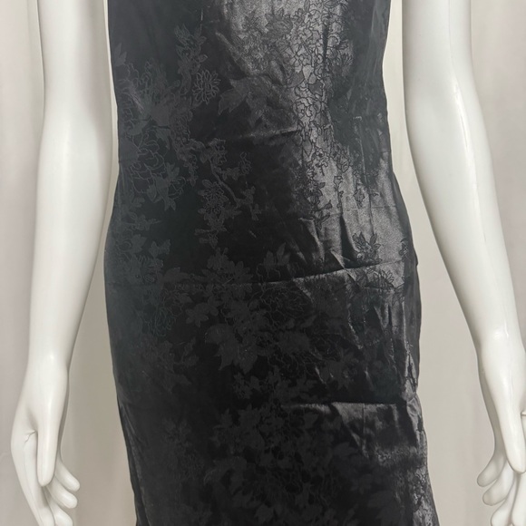 Elegant Black Satin Dress - Picture 4 of 14